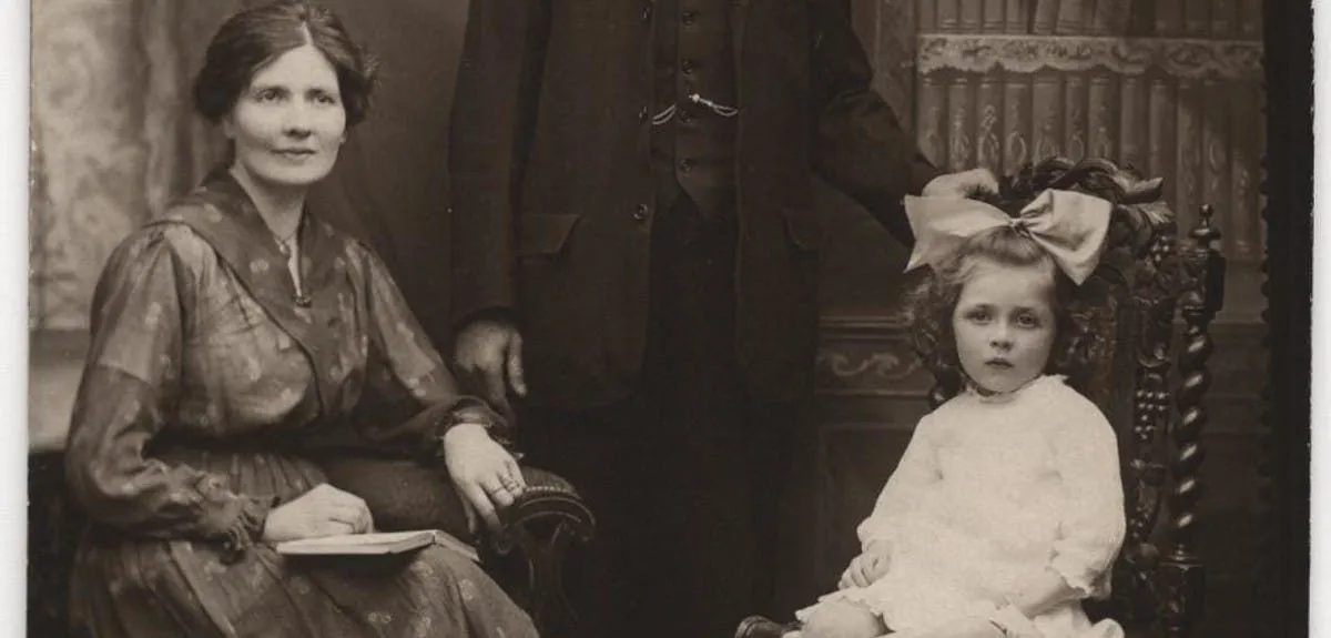 family-photos-composition-and-studio-setting-header