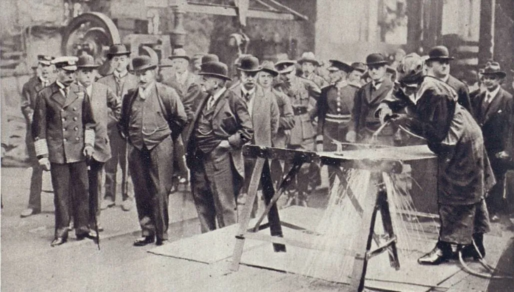First World War female plate cutter Clyde